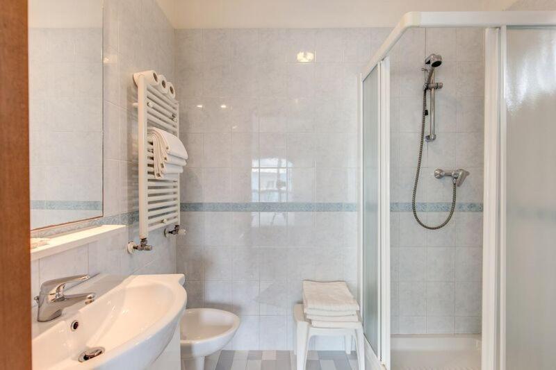 标准三人间, Astromare