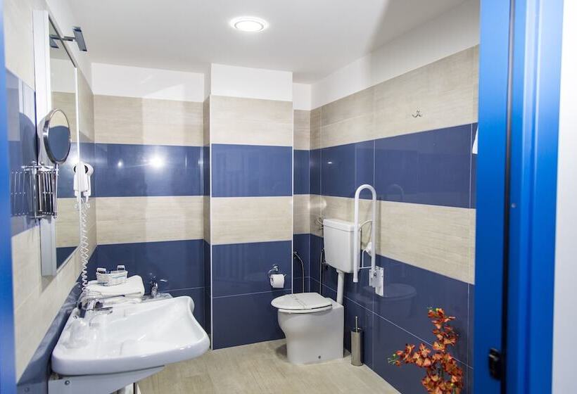 חדר סטנדרט לשלושה, Centro Congressi Polo Nautico