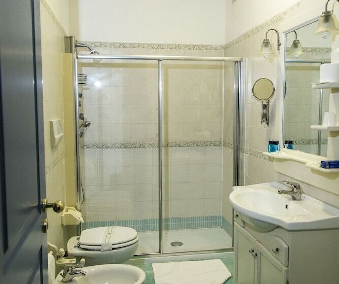 חדר סטנדרט לארבעה, Centro Congressi Polo Nautico