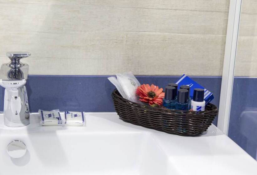 חדר סטנדרט לארבעה, Centro Congressi Polo Nautico