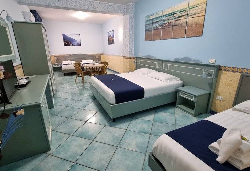 חדר סטנדרט לארבעה, Centro Congressi Polo Nautico