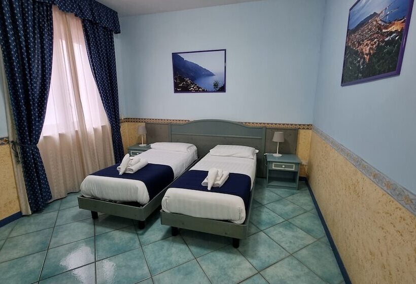 חדר סטנדרט לארבעה, Centro Congressi Polo Nautico