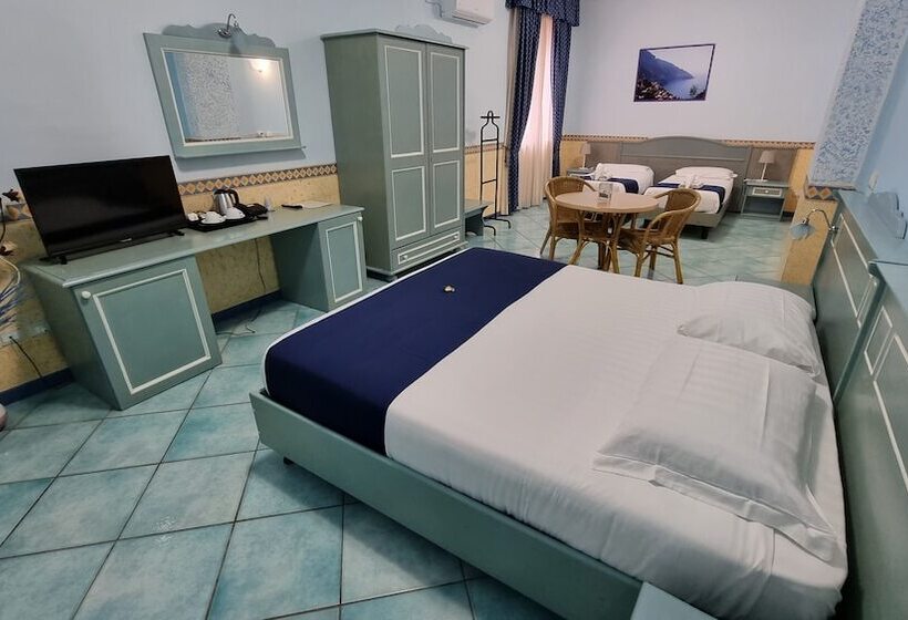 חדר סטנדרט לארבעה, Centro Congressi Polo Nautico