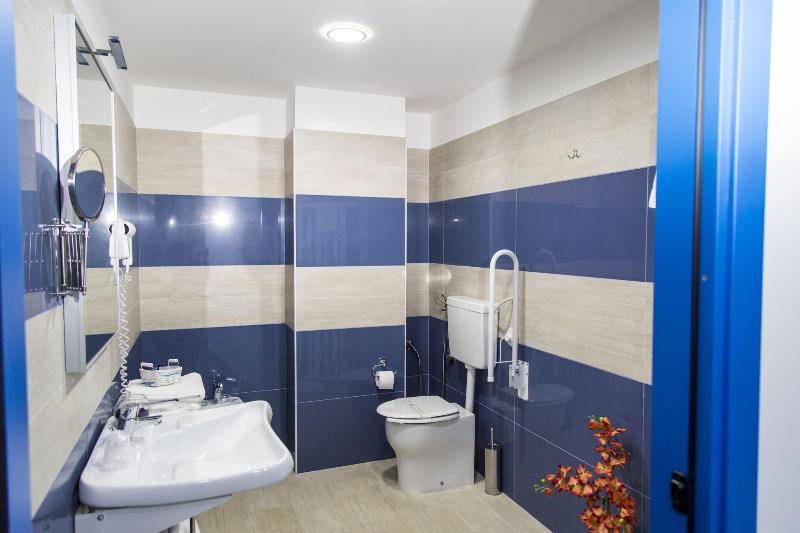 חדר סטנדרט לשלושה, Centro Congressi Polo Nautico