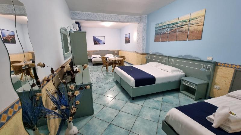 חדר סטנדרט לארבעה, Centro Congressi Polo Nautico