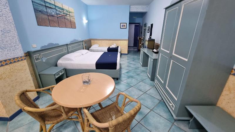 חדר סטנדרט לארבעה, Centro Congressi Polo Nautico