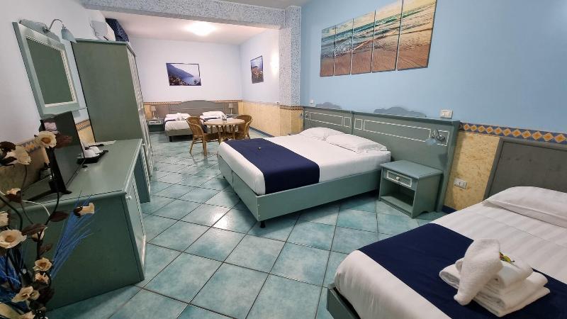 חדר סטנדרט לארבעה, Centro Congressi Polo Nautico