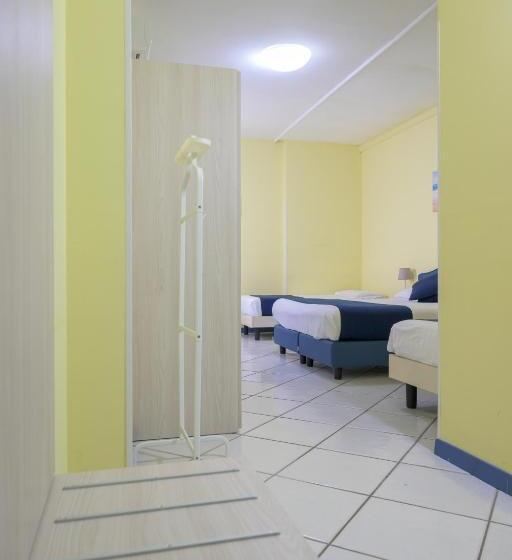 חדר סטנדרט לארבעה, Centro Congressi Polo Nautico