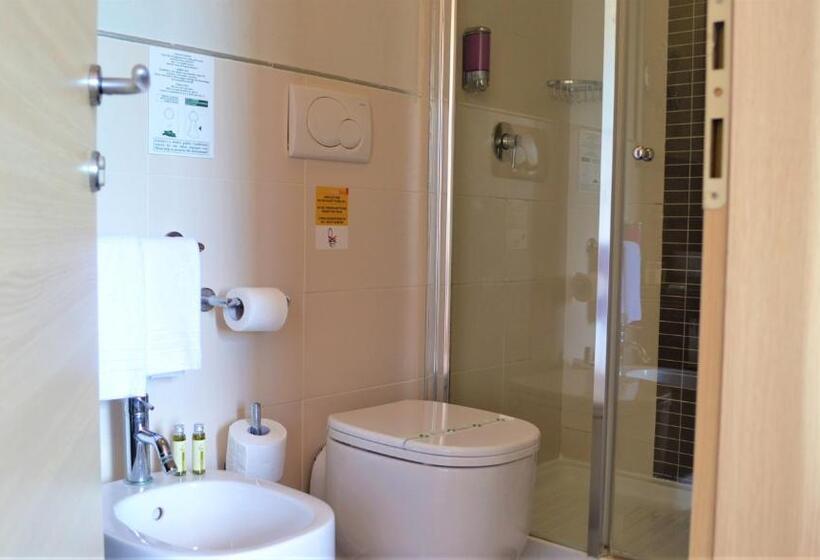 اتاق استاندارد با وان آب گرم, Fiera Di Brescia