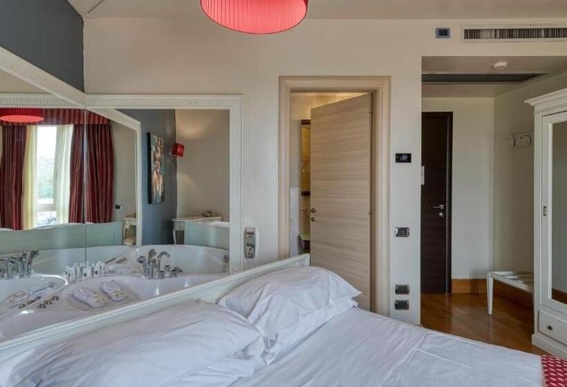 اتاق استاندارد با وان آب گرم, Fiera Di Brescia