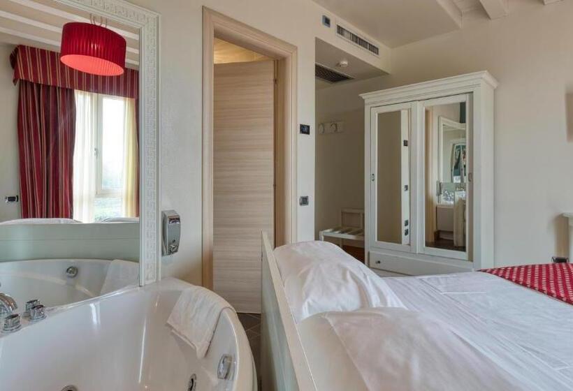 اتاق استاندارد با وان آب گرم, Fiera Di Brescia