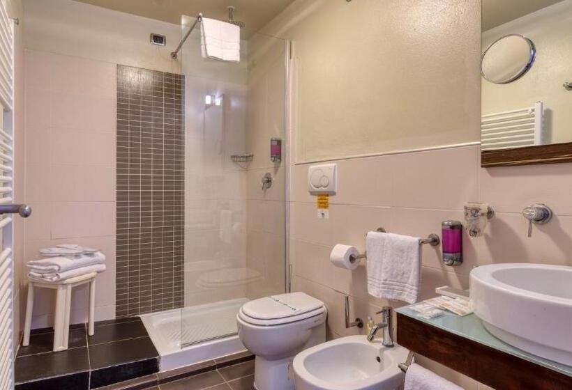 اتاق استاندارد چهار تخته, Fiera Di Brescia