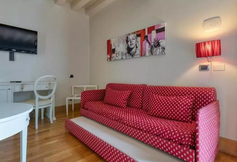 اتاق استاندارد چهار تخته, Fiera Di Brescia