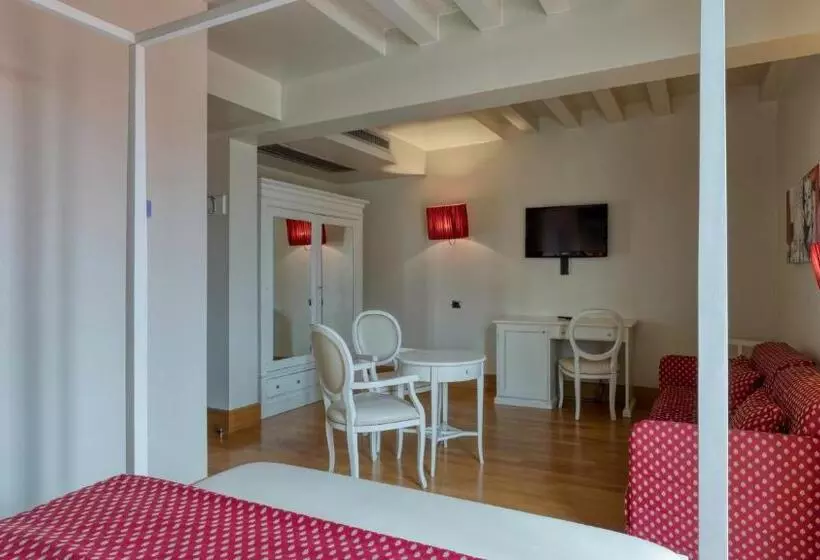 اتاق استاندارد چهار تخته, Fiera Di Brescia
