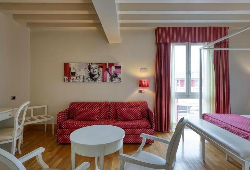 اتاق استاندارد چهار تخته, Fiera Di Brescia