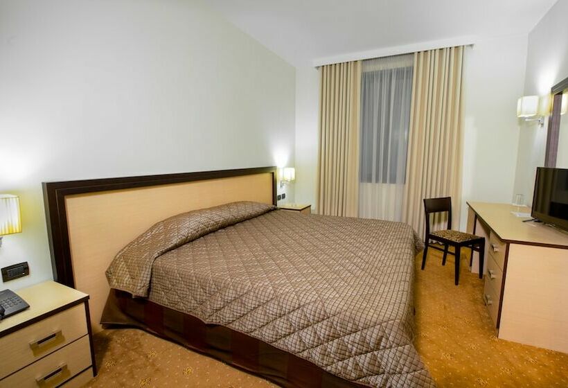 デラックスルーム, Fieri