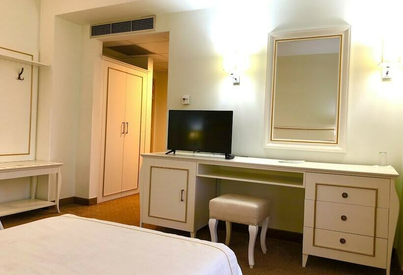 デラックスルーム, Fieri