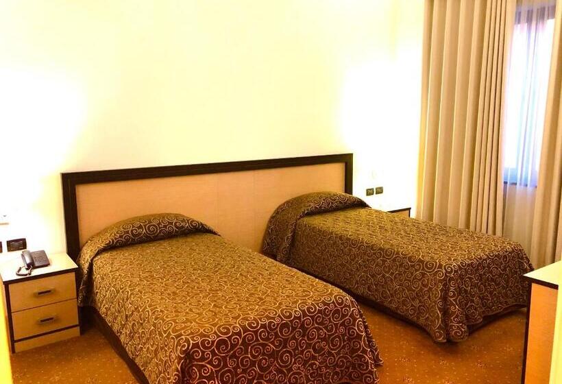 デラックスルーム, Fieri