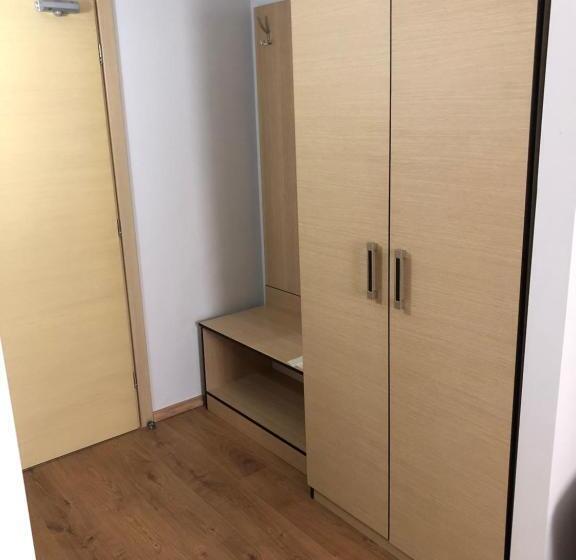 エコノミールーム, Fieri