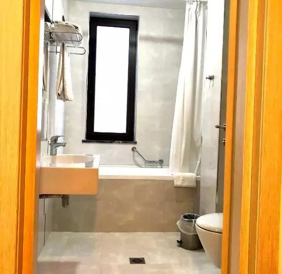 اتاق لوکس سه تخته, Fieri