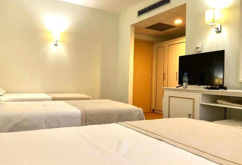 デラックストリプルルーム, Fieri