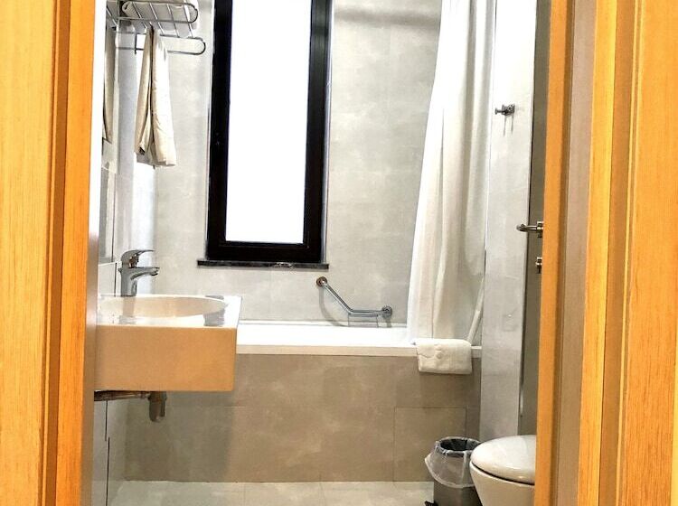 デラックストリプルルーム, Fieri