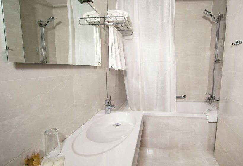 デラックストリプルルーム, Fieri