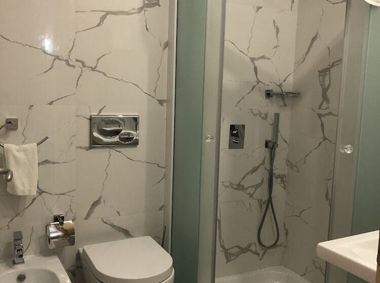 エコノミーシングルルーム, Fieri