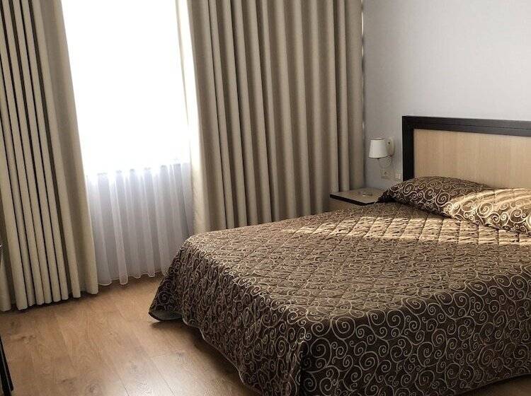 エコノミーシングルルーム, Fieri