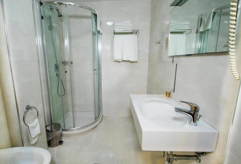 デラックスルーム, Fieri