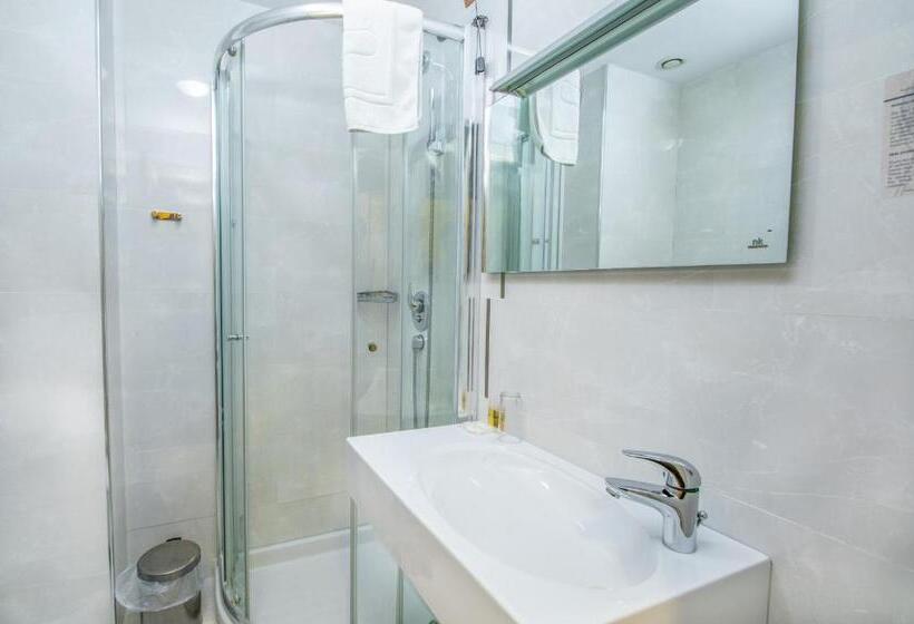 デラックスルーム, Fieri