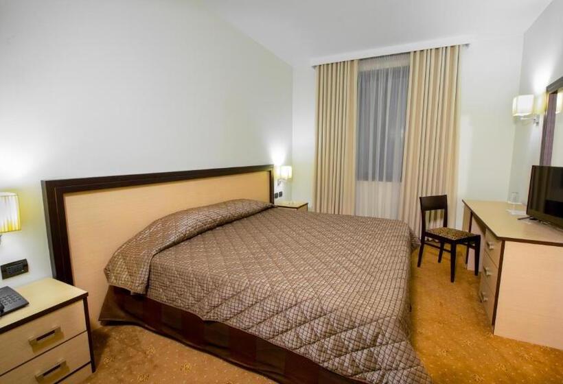 デラックスルーム, Fieri