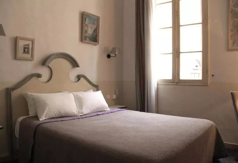 Basic-huone, Hôtel De L Amphithéâtre