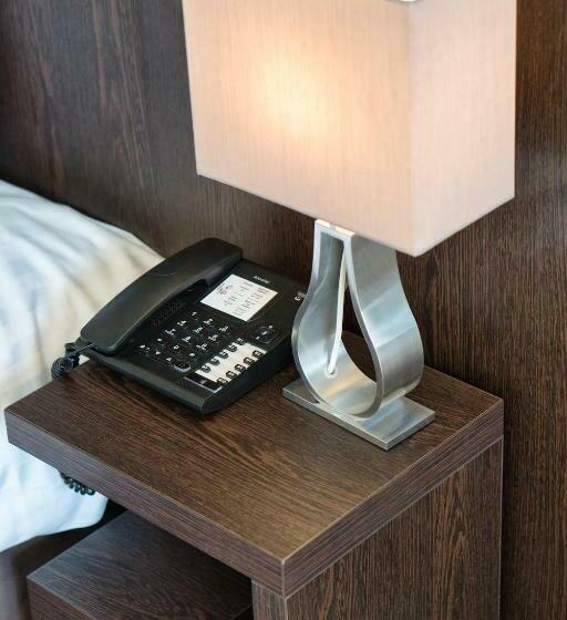 스탠다드 룸 호수 전망, Hôtel Du Golf De L Ailette, The Originals Relais