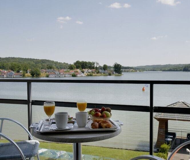 스탠다드 룸 호수 전망, Hôtel Du Golf De L Ailette, The Originals Relais