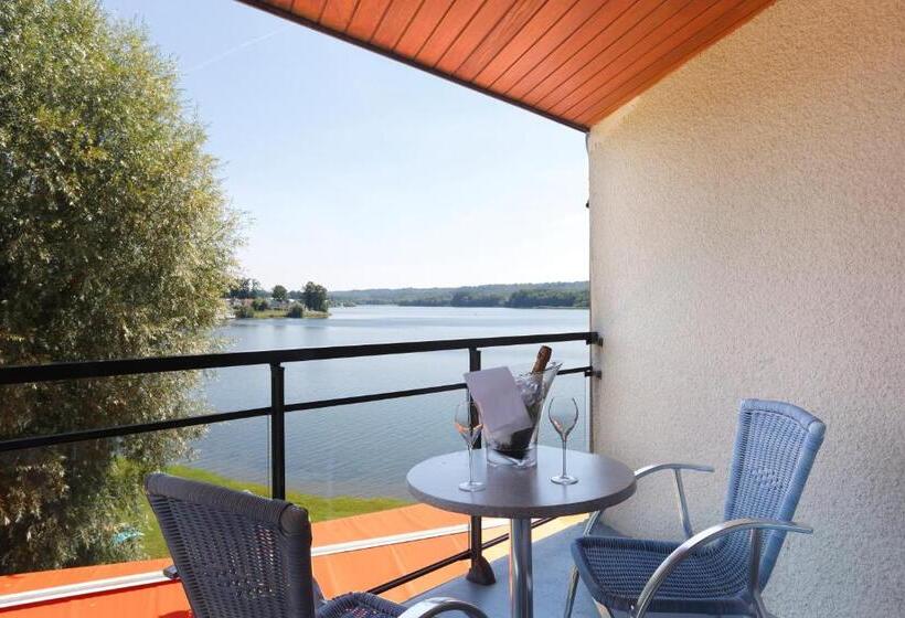 غرفة قياسية مطلّة علي البحيرة, Hôtel Du Golf De L Ailette, The Originals Relais
