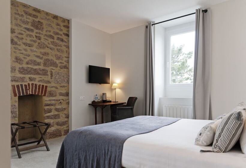 اتاق سه نفره سوپریور با چشمانداز دریا, Hôtel Les Costans, The Originals Relais