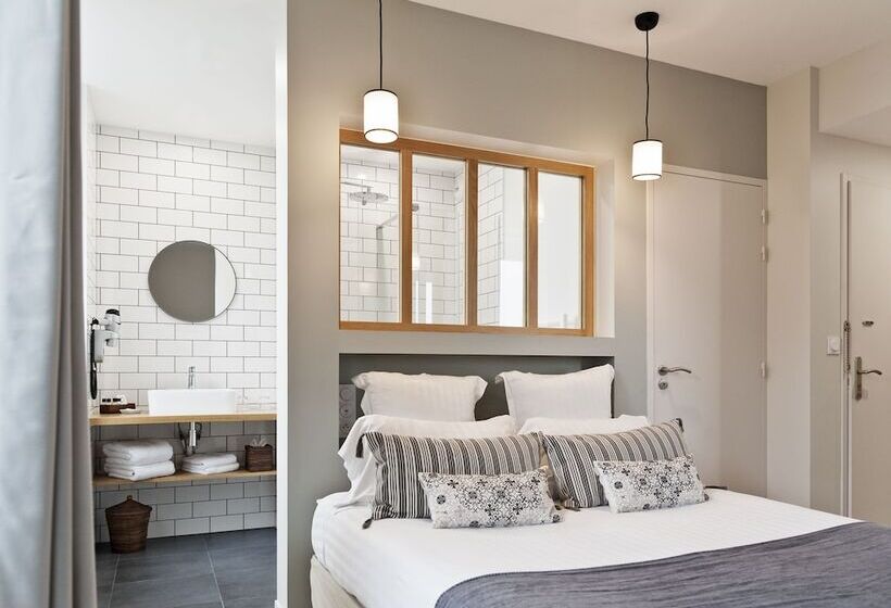 اتاق سه نفره سوپریور با چشمانداز دریا, Hôtel Les Costans, The Originals Relais