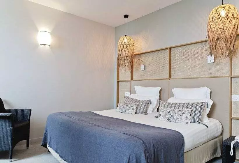 اتاق سوپریور با چشم‌انداز دریا, Hôtel Les Costans, The Originals Relais