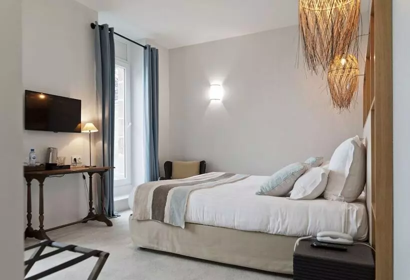 اتاق استاندارد با تخت دوبل و چشم‌انداز دریا, Hôtel Les Costans, The Originals Relais