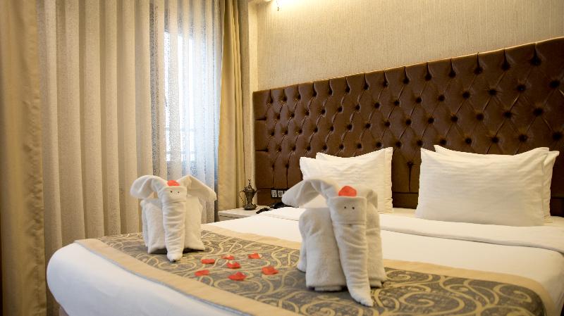 标准三人间, Kroma