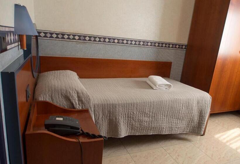 标准单人间, Kroma