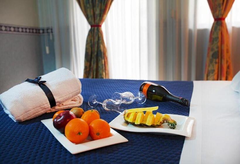 标准三人间, Kroma