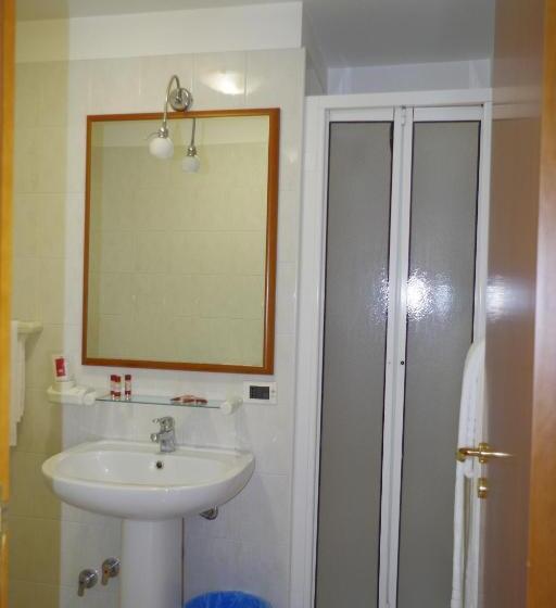 经济型三人房间, Kroma