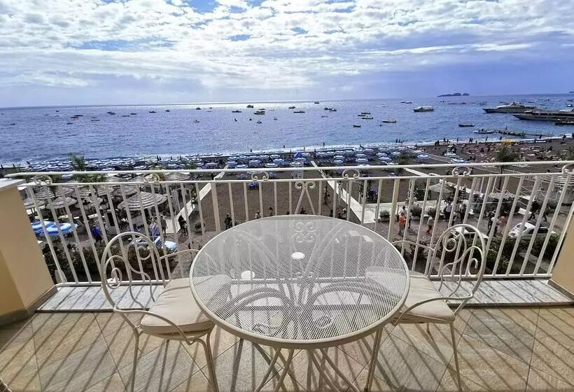 اتاق استاندارد با چشم‌انداز دریا, La Caravella Di Positano   Relais & Beach