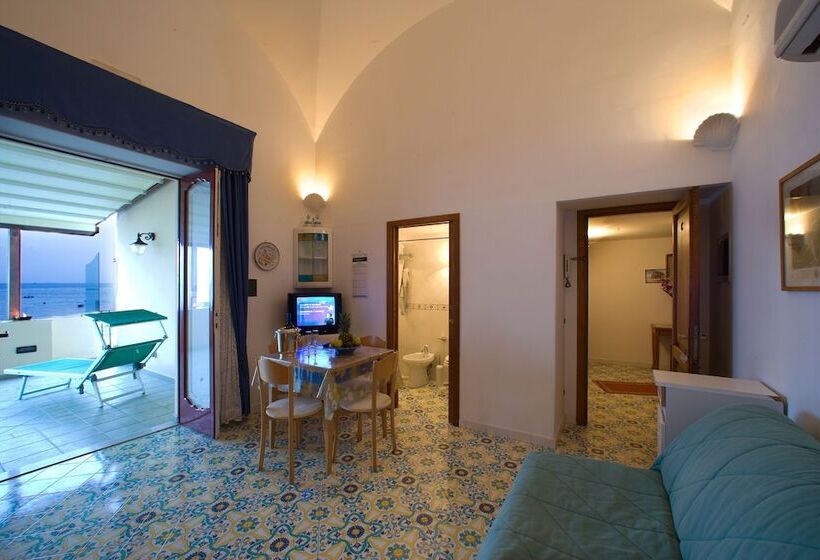 带1个卧室的带海景的公寓, La Caravella Di Positano   Relais & Beach