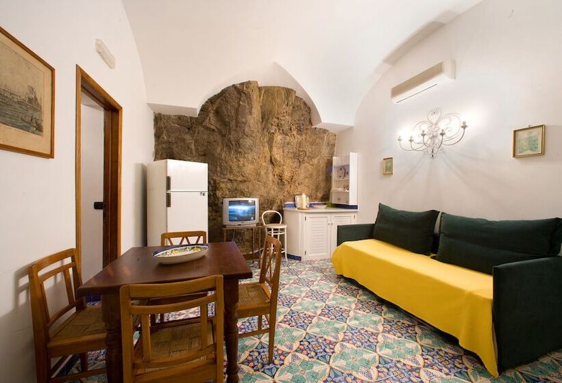 带2个卧室带海景的公寓, La Caravella Di Positano   Relais & Beach