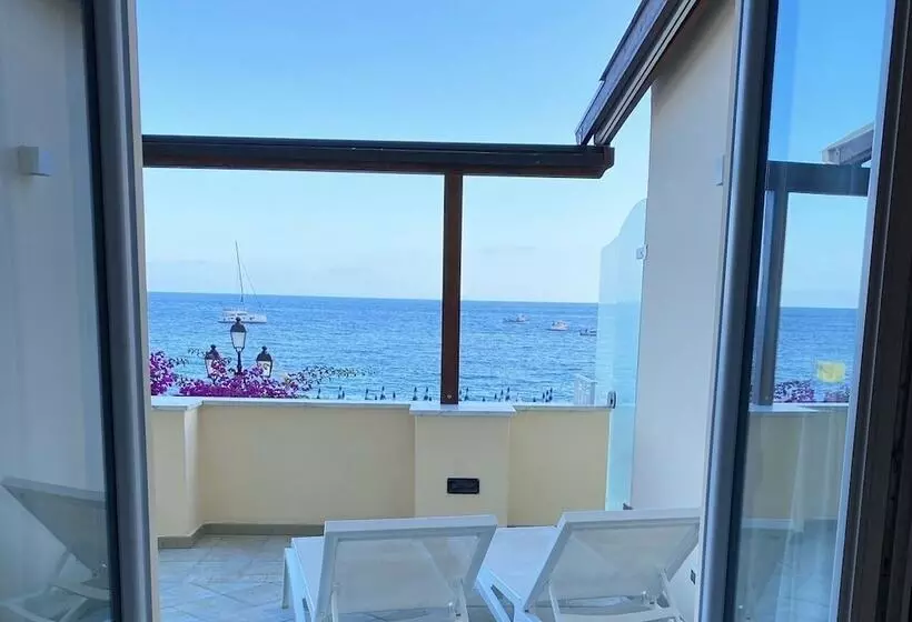 سوییت با چشم‌انداز دریا, La Caravella Di Positano   Relais & Beach