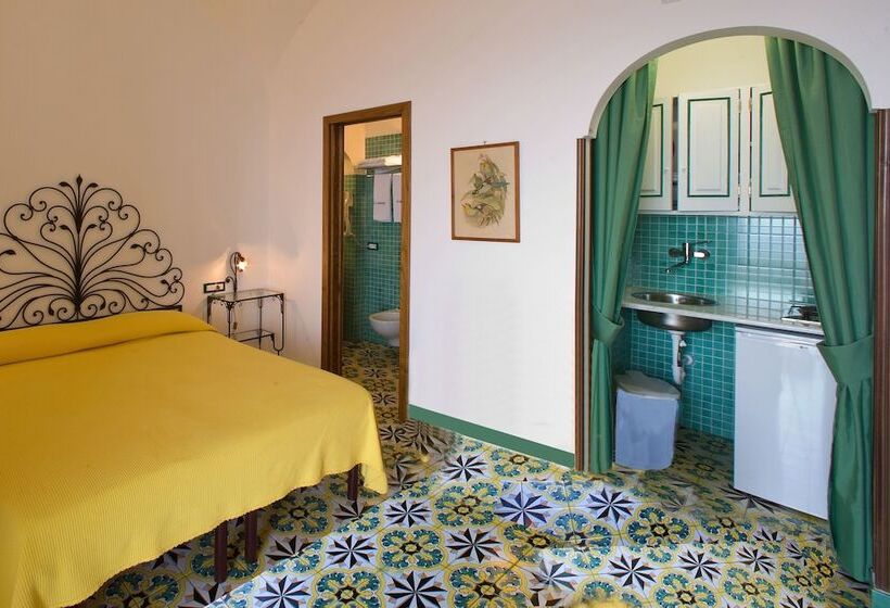 Номер Стандарт Боковой Вид на Море, La Caravella Di Positano   Relais & Beach