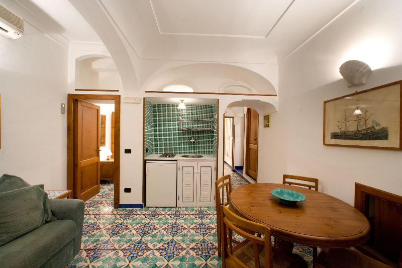 带2个卧室带海景的公寓, La Caravella Di Positano   Relais & Beach